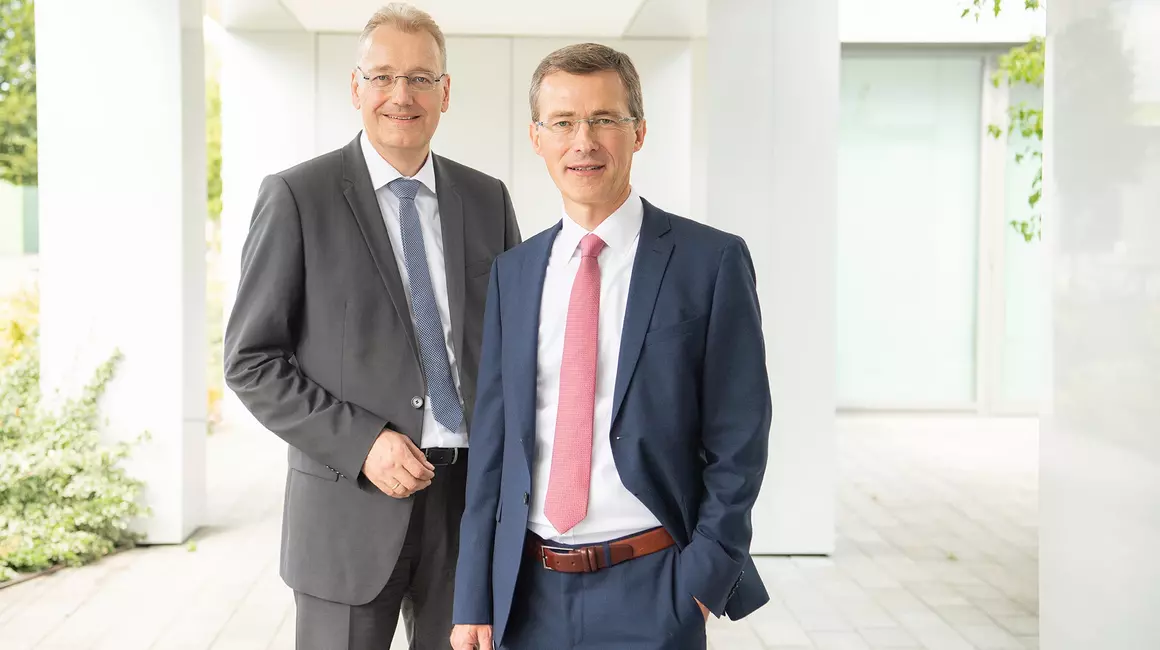 Der Vorstand der Stadtwerke Kiel hält an der Risikobewertung fest und weist weiterhin auf sparsamen Energieverbrauch hin. (Frank Meier (re.) und Dr. Jörg Teupen)