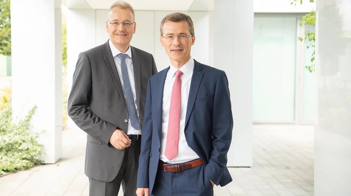 Der Vorstand der Stadtwerke Kiel hält an der Risikobewertung fest und weist weiterhin auf sparsamen Energieverbrauch hin. (Frank Meier (re.) und Dr. Jörg Teupen)