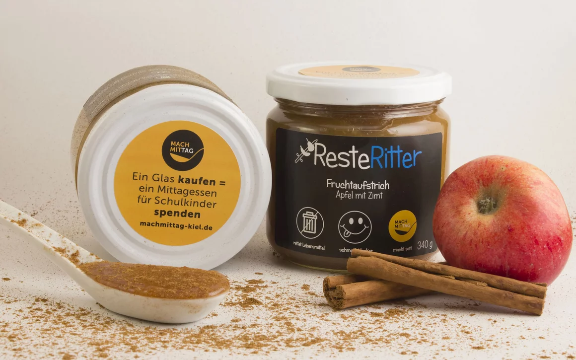 Mit jedem verkauften Glas spenden die ResteRitter an die Stiftung Mittagskinder, über die Schulkindern eine warme Mahlzeit garantiert werden kann.