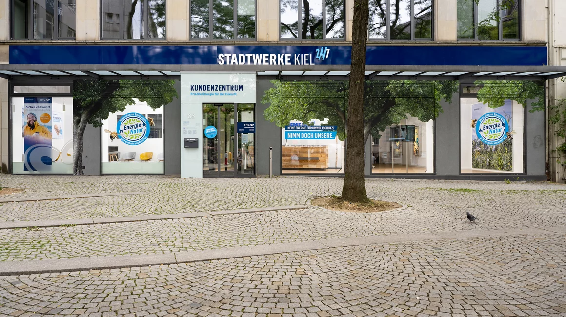 Um das Ansteckungs- und Ausbreitungsrisiko mit dem Coronavirus für die Kunden, aber auch die Mitarbeiterinnen und Mitarbeiter zu minimieren, schließen die Stadtwerke Kiel ihre Energiezentren in Kiel und Preetz ab Montag (10. Januar) bis auf Weiteres.