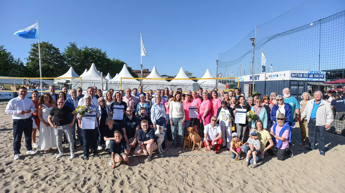 Zur Premiere des „Stadtwerke Kiel Ehrenamtspreis“ vor zwei Jahren kamen zahlreiche Ehrenamtsprojekte zur Preisverleihung ins Segelcamp.