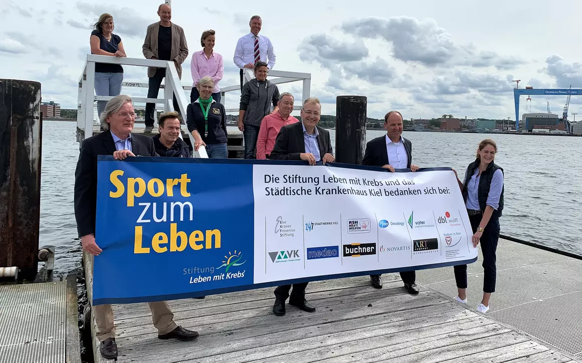 Spendenübergabe "Rudern gegen Krebs"