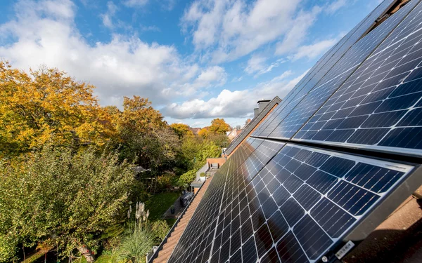 Gut für Familie Stuer: Für einen Privathaushalt ist die Ost-West-Ausrichtung ihres Hauses optimal.