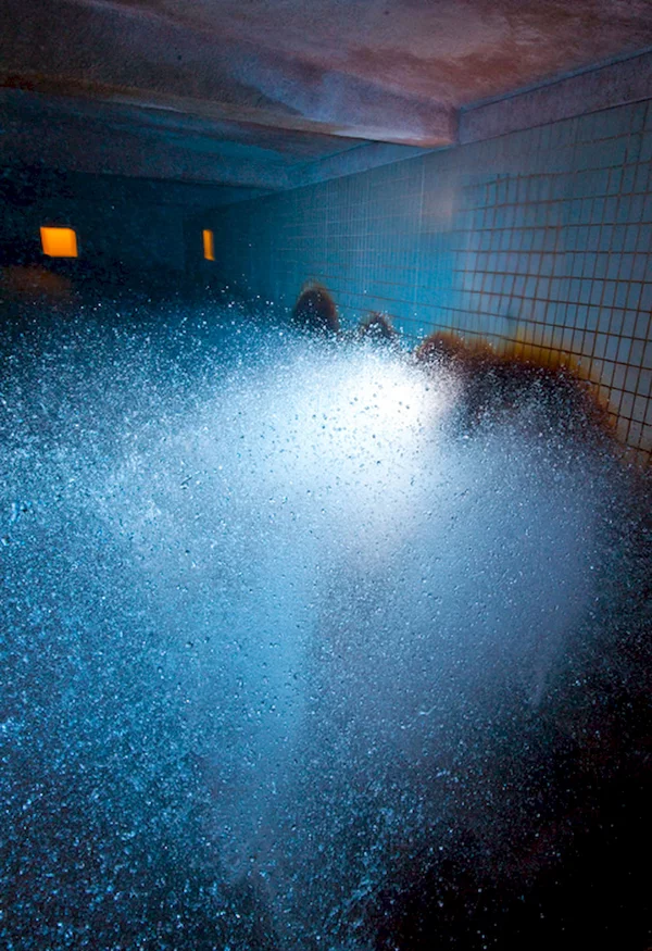 Belüftungskammer im Wasserwerk. Wasser wird mit Sauerstoff verdüst.