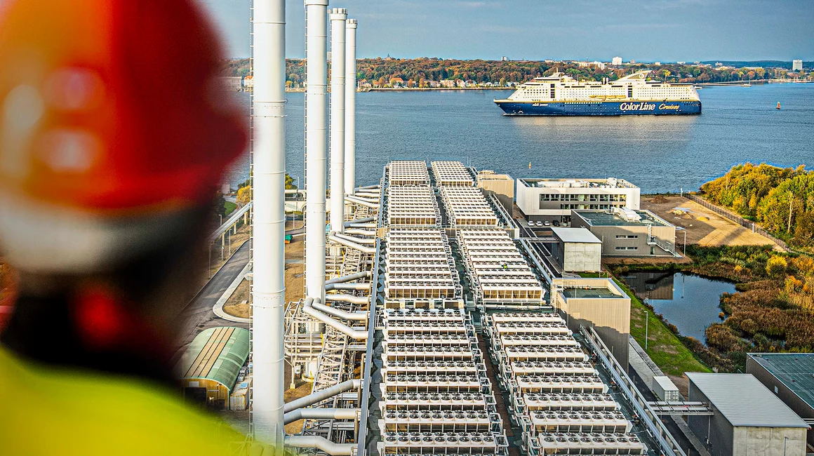 Der Einsatz von grünem Wasserstoff im Küstenkraftwerk der Stadtwerke Kiel stellt einen zentralen Baustein im abgestimmten Transformationspfad der Kieler Fernwärmeversorgung dar.